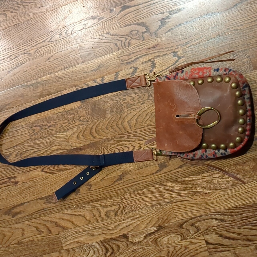 Lucky Brand southwestern crossbody with gold and leather details